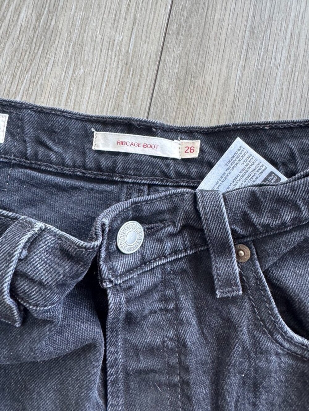 Levi's Ribcage Boot Jeans - Picture 7 of 7